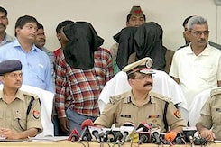 बुलंदशहर गैंगरेप के मुख्य आरोपी गिरफ्तार, वारदात के बाद बिहार-झारखंड में छिपते रहे बुलंदशहर गैंगरेप के मुख्य आरोपी गिरफ्तार, वारदात के बाद बिहार-झारखंड में छिपते रहे