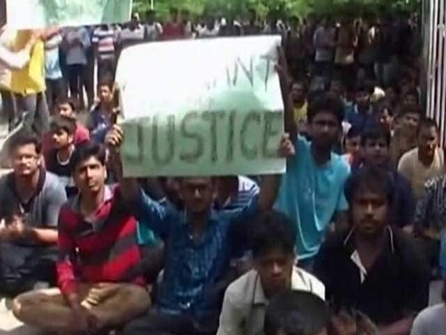 Videos : IIT कानपुर में छात्र की मौत पर हंगामा, ग़लत इंजेक्शन से मौत का आरोप