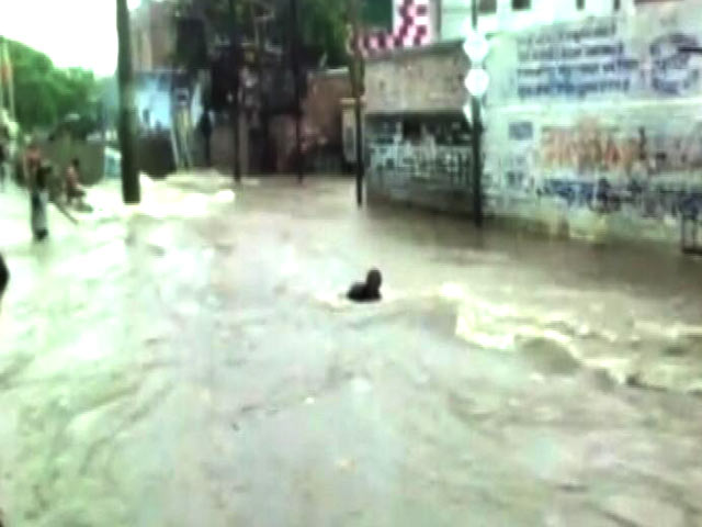 Videos : भारी बारिश से जोधपुर में सड़कें तालाब में हुई तब्दील