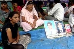उना कांड के पीड़ितों को कब मिलेगा इंसाफ़? धरने पर बैठा आहत परिवार उना कांड के पीड़ितों को कब मिलेगा इंसाफ़? धरने पर बैठा आहत परिवार