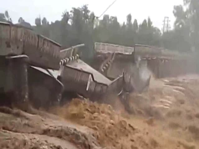 Video : Caught On Camera: 44-Year-Old Bridge Collapses In Himachal After Heavy Rain