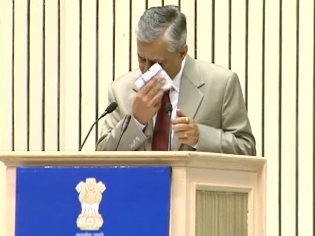 जजों की नियुक्ति पर केंद्र को SC की फटकार, राहुल ने साधा निशाना