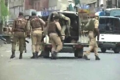 5 Terrorists At Srinagar's Nowhatta Dead. Encounter Claims Officer's Life 5 Terrorists At Srinagar's Nowhatta Dead. Encounter Claims Officer's Life