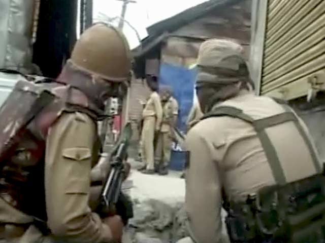 श्रीनगर के नौहट्टा में मुठभेड़ में CRPF अफसर शहीद, दो आतंकी ढेर