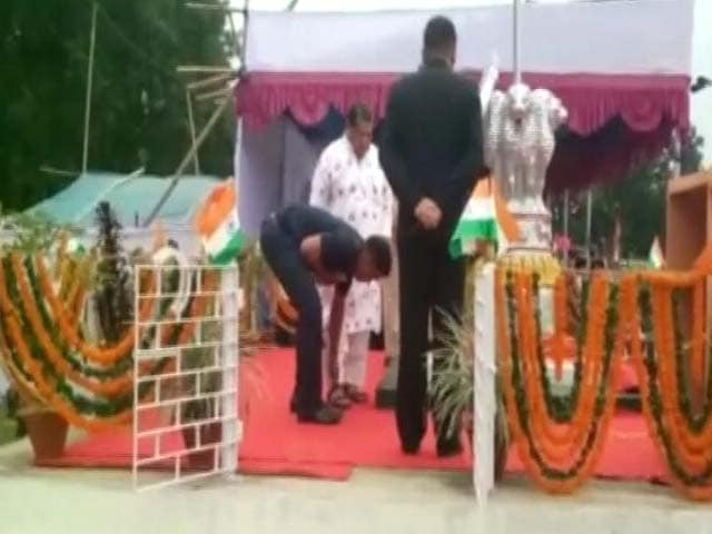 Video : 'Am A VIP,' Says Odisha Minister After Security Officer Straps His Sandals