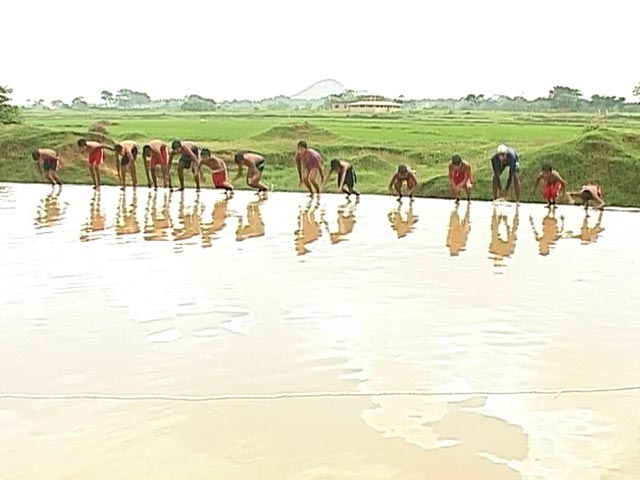 Swimmer Rekha Kumari, 16, Is Practising For The 2020 Olympics. In A Dam.