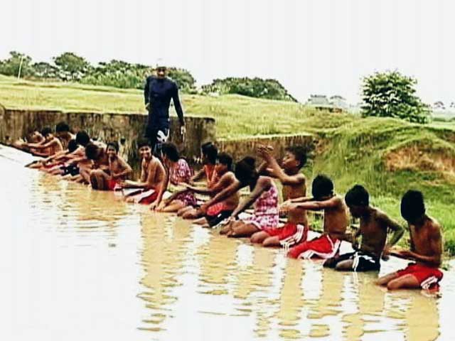 रांची : डैम में तैराकी की तैयारी कर रहे हैं खिलाड़ी