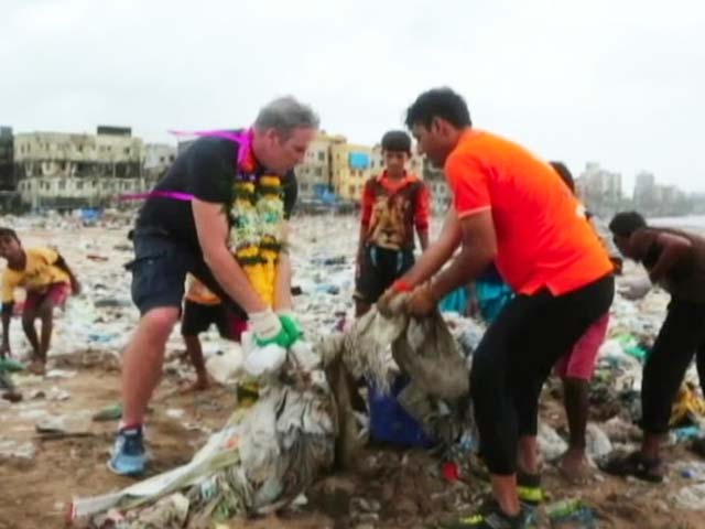 Swachh Mumbai: Biggest Beach Clean Up At Versova, Mumbai