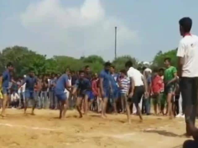 Videos : गुड़गांव : यादव-दलितों के बीच हुए दोस्ताना कबड्डी मैच में खूब हुई मारपीट