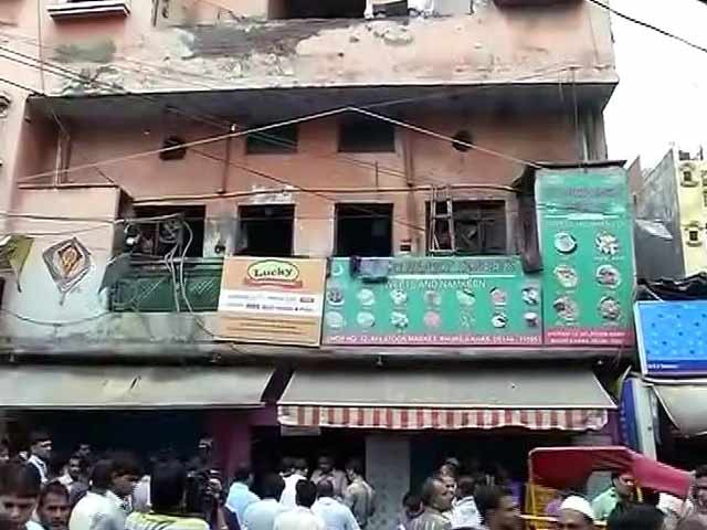 Videos : दिल्ली में एक बेकरी में विस्फोट, तीन लोगों की मौत