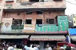 दिल्ली में एक बेकरी में विस्फोट, तीन लोगों की मौत दिल्ली में एक बेकरी में विस्फोट, तीन लोगों की मौत