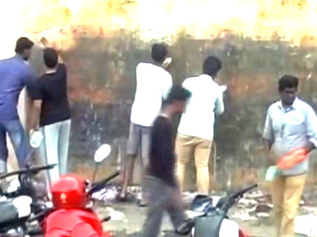 Meet The Midnight Cleaners Of Chennai