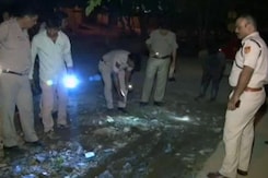 दिल्ली : बवाना में बदमाशों ने कॉन्स्टेबल की गोली मारकर हत्या की दिल्ली : बवाना में बदमाशों ने कॉन्स्टेबल की गोली मारकर हत्या की