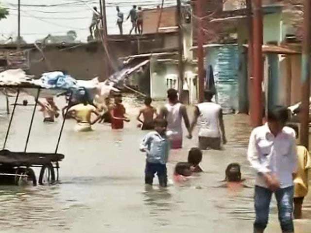 Video : Ganga Flows Above Danger Mark In UP; Allahabad, Varanasi Flooded