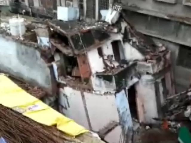 एमपी : भारी बारिश की वजह से नरसिंहपुर में तीन मंजिला इमारत गिरी