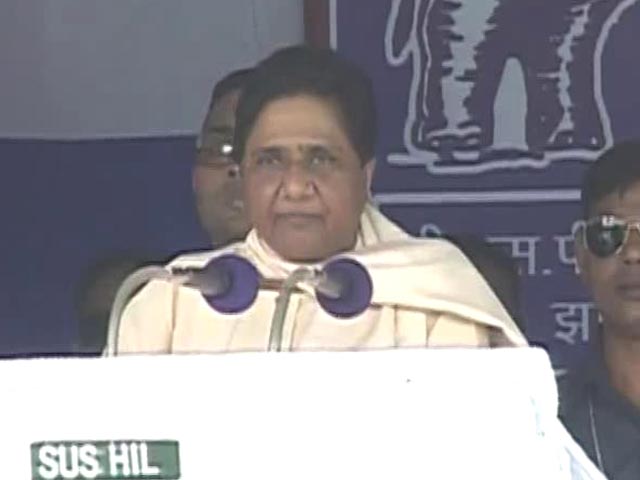 In First Rally In Agra Mayawati Plays Up To Dalits