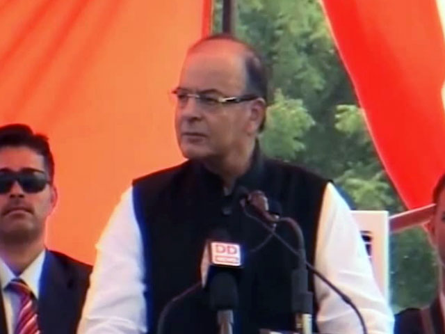 कश्मीर में सुरक्षा बलों पर पत्थर फेंकने वाले सत्याग्रही कैसे : अरुण जेटली