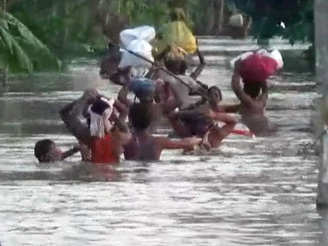 Videos : बिहार के कई इलाकों में बाढ़ जैसे हालात,लोग परेशान