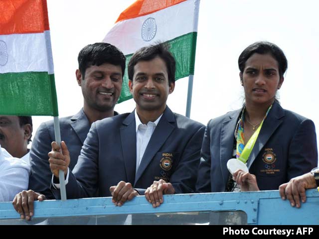 Sindhu Arrives, Gets Hero's Welcome