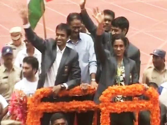 Video : PV Sindhu Takes Victory Lap at Hyderabad Stadium As Thousands Cheer