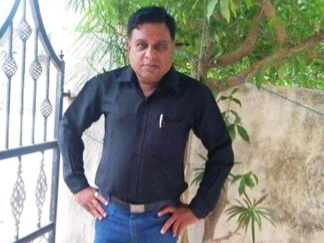 गुजरात के जूनागढ़ में किशोर दवे नामक पत्रकार की चाकू मारकर हत्या