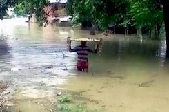 बिहार, यूपी, मध्यप्रदेश, बंगाल और झारखंड के कई इलाक़ों में बाढ़ से हालात बेक़ाबू बिहार, यूपी, मध्यप्रदेश, बंगाल और झारखंड के कई इलाक़ों में बाढ़ से हालात बेक़ाबू