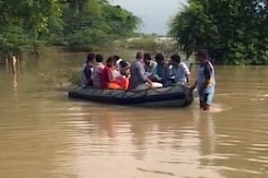बुंदेलखंड में लगातार तीन साल सूखे के बाद बाढ़ बुंदेलखंड में लगातार तीन साल सूखे के बाद बाढ़