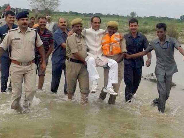 Video : 'Before I Realised, Cops Picked Me Up': Shivraj Chouhan On Flood Picture