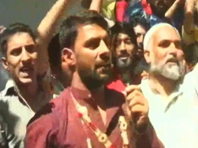 2 Special Police Officers Resign After Mob Attacks Their Houses In Kashmir