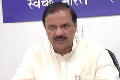 ठगों पर लगाम लगाने की तैयारी, हरकत में आया पर्यटन मंत्रालय ठगों पर लगाम लगाने की तैयारी, हरकत में आया पर्यटन मंत्रालय