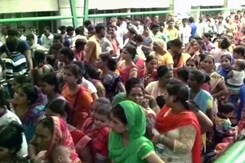 गुड़गांव के अस्पताल में कतार में इंतजार कर रही नाबालिग लड़की की मौत गुड़गांव के अस्पताल में कतार में इंतजार कर रही नाबालिग लड़की की मौत