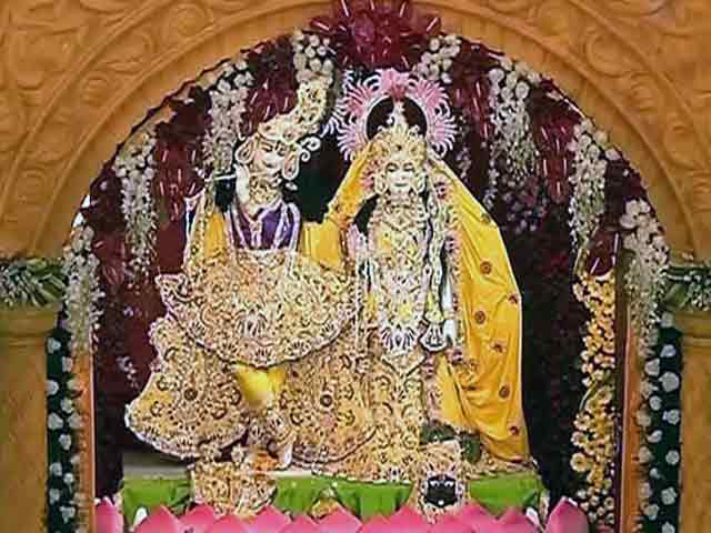 जन्माष्टमी के मौके पर मथुरा-वृंदावन के मंदिरों में उमड़ी भीड़