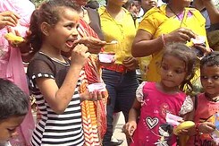 दिल्ली : जन्माष्टमी के मौके पर आइसक्रीम का भंडारा दिल्ली : जन्माष्टमी के मौके पर आइसक्रीम का भंडारा