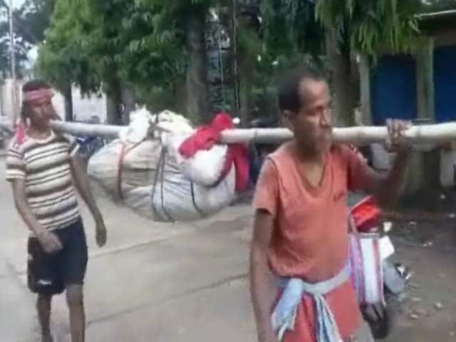Video : No Ambulance To Carry Body, Odisha Workers Break Woman's Bones, Stuff It In Bag