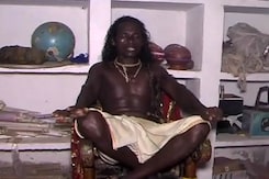 ओडिशा : लड़कियों में मलेरिया के लक्षण, हेडमास्टर करवा रहे भूत भगाने का अनुष्ठान ओडिशा : लड़कियों में मलेरिया के लक्षण, हेडमास्टर करवा रहे भूत भगाने का अनुष्ठान