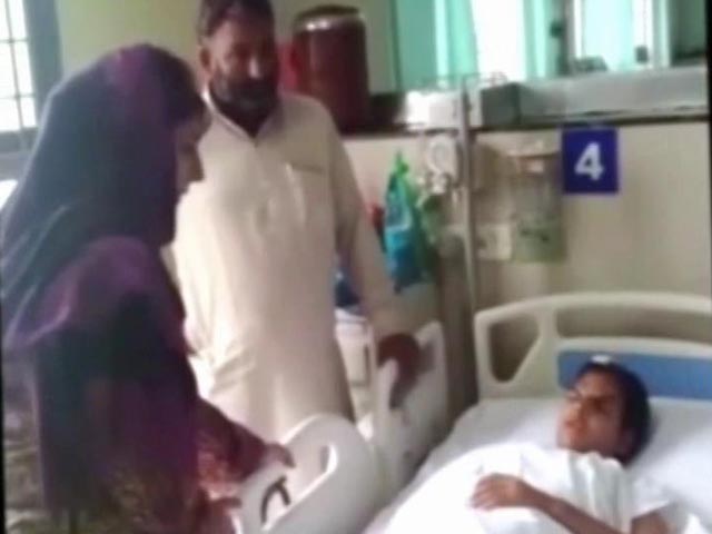 Video : 'Are You Angry With Me?' Mehbooba Mufti Asks Girl Blinded By Pellets