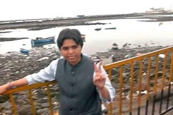 तृप्ति देसाई ने हाजी अली दरगाह पर चादर चढ़ाई, बोलीं- अब सबरीमाला के लिए आंदोलन तेज होगा तृप्ति देसाई ने हाजी अली दरगाह पर चादर चढ़ाई, बोलीं- अब सबरीमाला के लिए आंदोलन तेज होगा