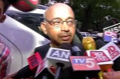 Vijay Goel Faces Flak For Calling PV Sindhu, Sakshi Malik 'Gold Medallists' Vijay Goel Faces Flak For Calling PV Sindhu, Sakshi Malik 'Gold Medallists'