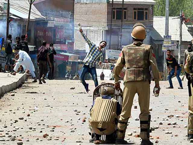 नेशनल रिपोर्टर : घाटी से 52 दिन बाद कर्फ्यू हटाया गया