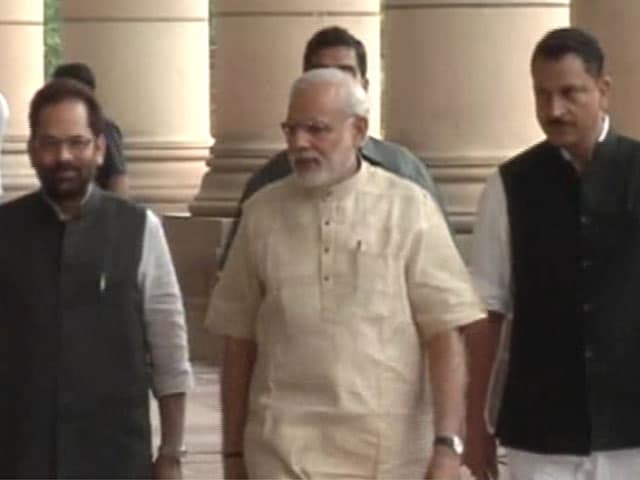 Video : Banks, Factories To Close On Friday. PM Modi Calls Emergency Meet