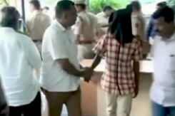 वसई में पकड़ा गया सीरियल रेपिस्ट, ब्लेड से डराकर करता था शारीरिक शोषण वसई में पकड़ा गया सीरियल रेपिस्ट, ब्लेड से डराकर करता था शारीरिक शोषण