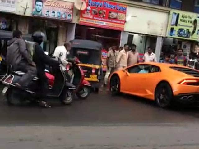 Video : बीजेपी विधायक की पत्नी ने 5 करोड़ की कार से मार दी ऑटो को टक्कर