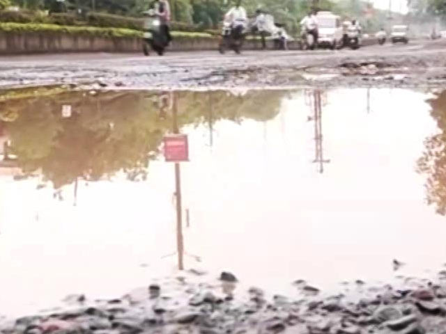 190 New Roads Develop Potholes In Bhopal, Civic Body Investigates