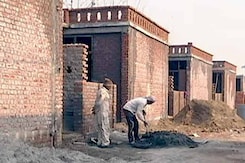 प्राइम टाइम इंट्रो : क्या 18,000 रुपये न्यूनतम मजदूरी की मांग जायज नहीं है? प्राइम टाइम इंट्रो : क्या 18,000 रुपये न्यूनतम मजदूरी की मांग जायज नहीं है?