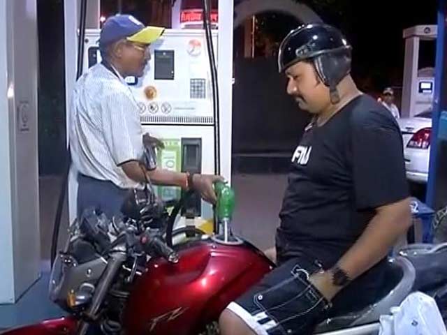 पेट्रोल 3.38 रुपये, तो डीजल 2.67 रुपये प्रति लीटर महंगा हुआ