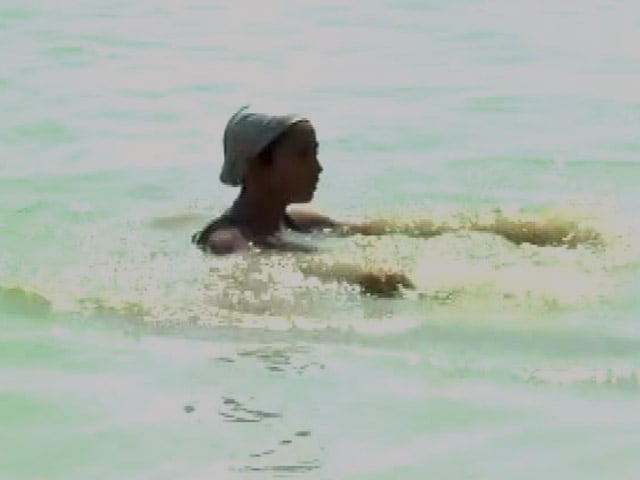 Videos : कानपुर से तैरकर बनारस जा रही श्रद्धा का सफर नहीं है आसां