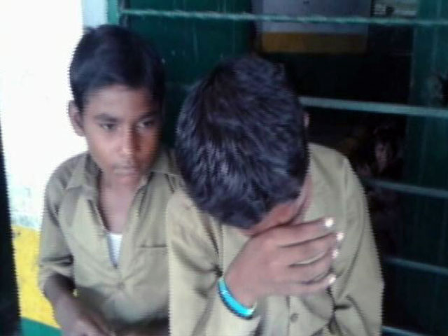 पसंदीदा टीचर का हुआ ट्रांसफर, तो बच्चे हुए भावुक