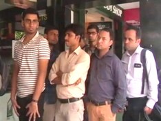 Reliance Jio Launch Sees Queues for SIM Card