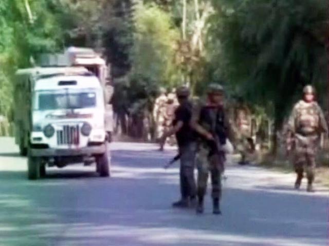 जम्मू कश्मीर में सेना के काफिले पर हमला, तीन जवान घायल