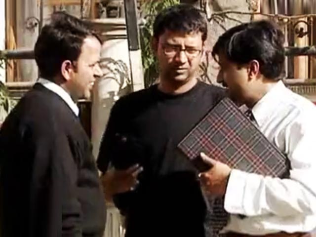 How To Run Away With Pullovers Of Other People